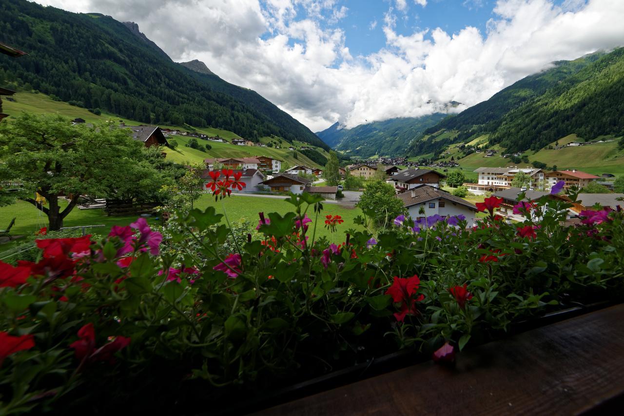 Hotel Fleckhof Neustift im Stubaital Exterior foto